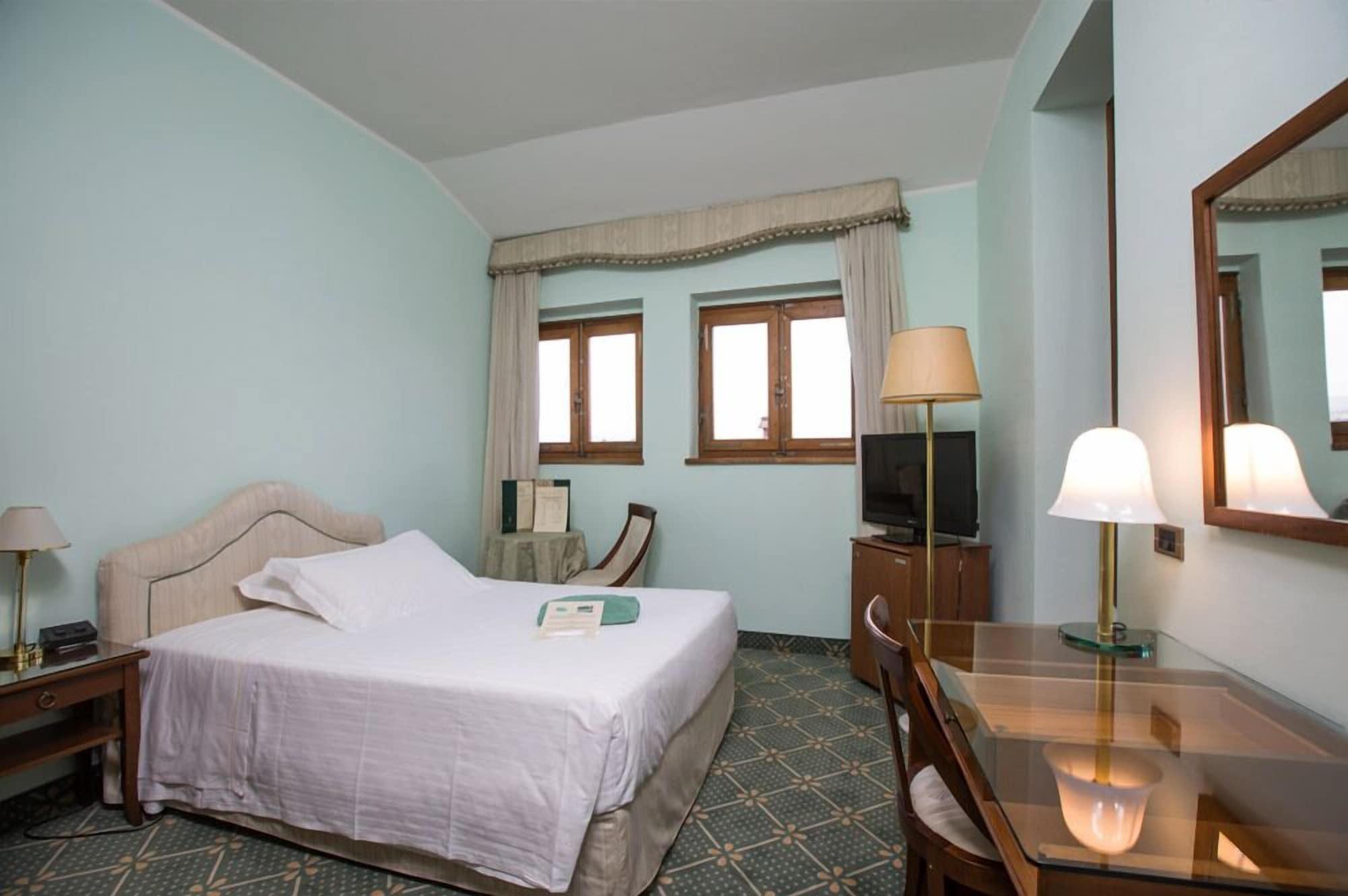 Hotel Villa San Lucchese Поджібонсі Екстер'єр фото