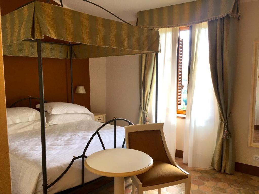 Hotel Villa San Lucchese Поджібонсі Екстер'єр фото