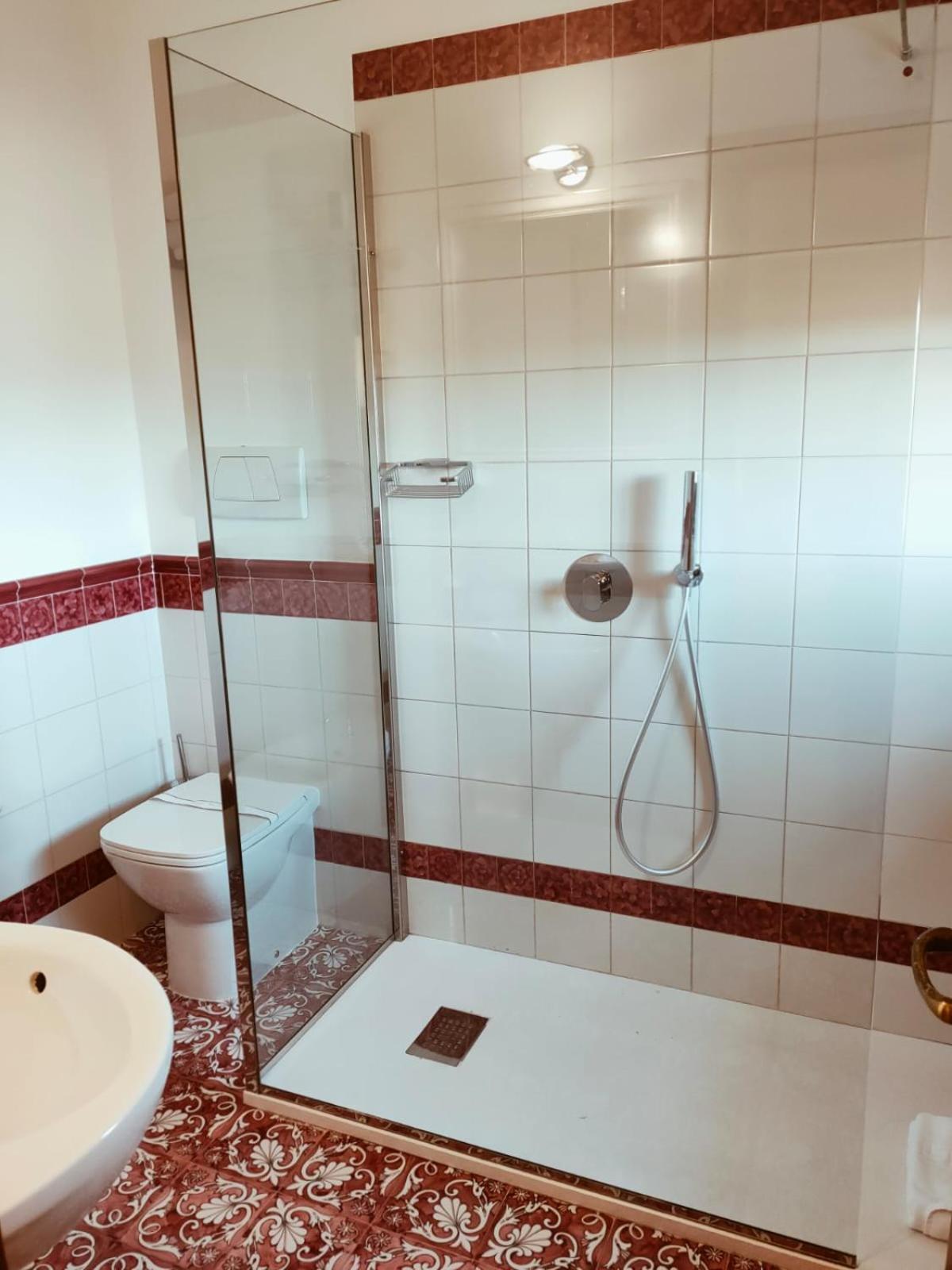 Hotel Villa San Lucchese Поджібонсі Екстер'єр фото